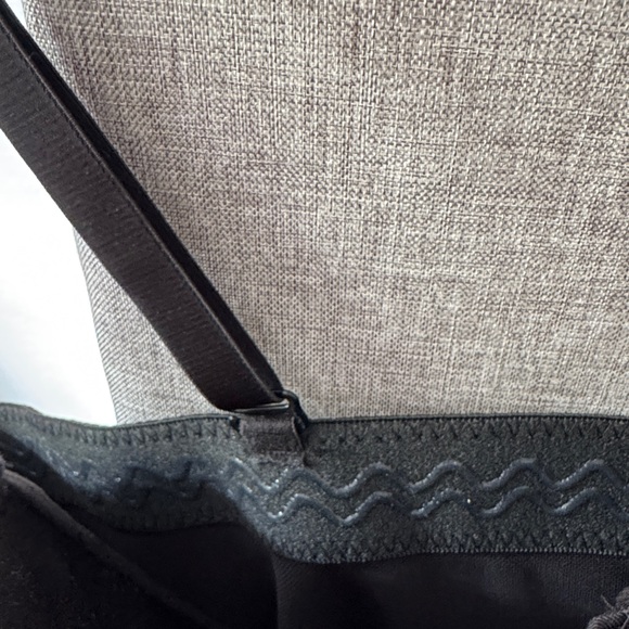 Chic Black Midi Dress with Embellished Bodice - Picture 6 of 6